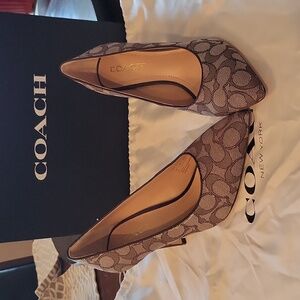 Coach Jacquard pumps